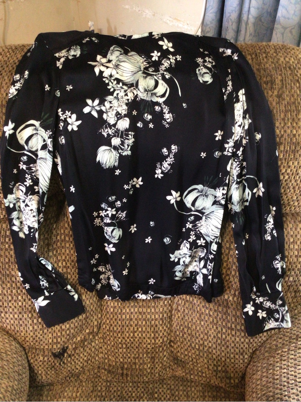 H&M Black Floral Long-Sleeve Blouse One Button In The Back Of Neck.
